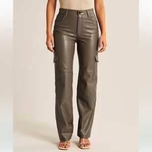 Abercrombie: Curve Love Vegan Leather Cargo 90s Relaxed Pant